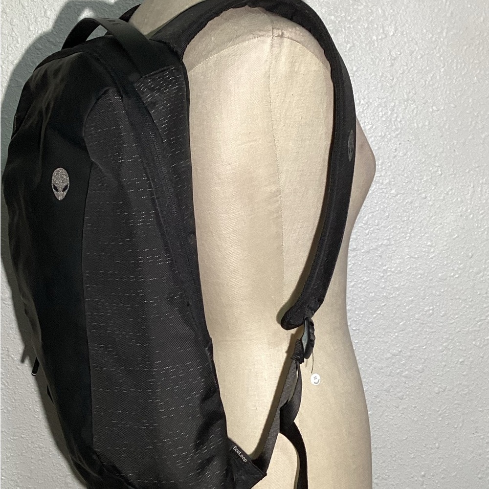 Alienware Black Backpack - image 2
